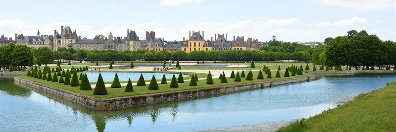 Pond and Garden of the Fontainbleau Chateau